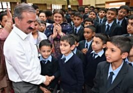 हिमाचल के लाखों छात्रों को बड़ी सौगात! यूनिफॉर्म खरीदने के लिए खाते में आएंगे 600रू, जानिए किसे मिलेगा लाभ