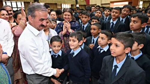हिमाचल के लाखों छात्रों को बड़ी सौगात! यूनिफॉर्म खरीदने के लिए खाते में आएंगे 600रू, जानिए किसे मिलेगा लाभ