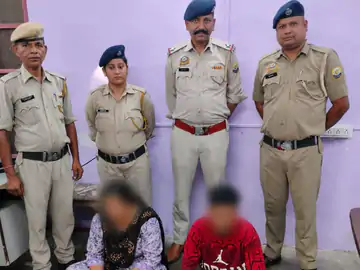 Kangra News: सास-दामाद का चिट्टे का खेल बेनकाब, घर में छापा मार पुलिस ने 11 ग्राम हेरोइन के साथ दबोचा Kangra News: सास-दामाद का चिट्टे का खेल बेनकाब, घर में छापा मार पुलिस ने 11 ग्राम हेरोइन के साथ दबोचा