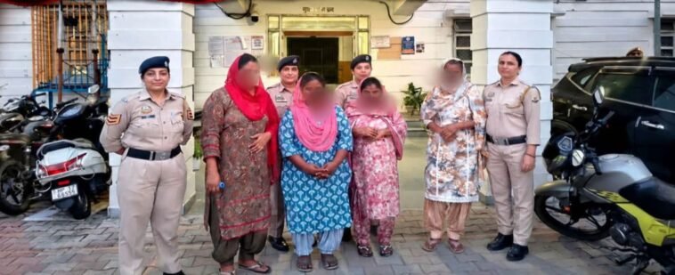 पांवटा साहिब: जगन्नाथ यात्रा में गहने चोरी की आशंका, पुलिस ने चार संदिग्ध महिलाओं को हिरासत में लिया पांवटा साहिब: जगन्नाथ यात्रा में गहने चोरी की आशंका, पुलिस ने चार संदिग्ध महिलाओं को हिरासत में लिया