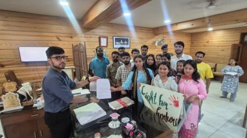 Paonta Sahib: NEET पेपर लीक पर पांवटा के छात्रों का बड़ा कदम, राष्ट्रपति के नाम भेजा ज्ञापन Paonta Sahib: NEET पेपर लीक पर पांवटा के छात्रों का बड़ा कदम, राष्ट्रपति के नाम भेजा ज्ञापन