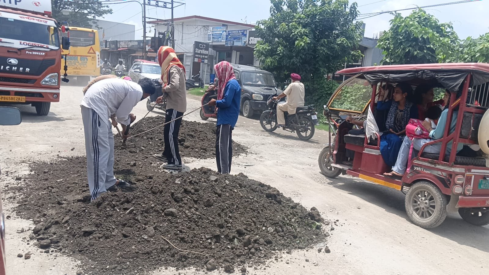पांवटा साहिब : खानापूर्ति से नहीं निकलेगा समाधान! बांगरन बायपास सड़क की बदहाली से जनता परेशान….