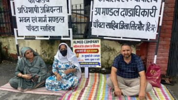 Paonta Sahib: 15 और 5 साल नौकरी करने वाली दो महिलाओं को हटाने पर बवाल, न्याय की मांग को लेकर SDM कार्यालय के बाहर होगा धरना