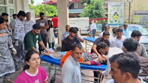 हिमाचल में तेज रफ्तार का कहर: महिला को टक्कर मारने के बाद बाइक सवार युवक-युवती की दर्दनाक मौ*त