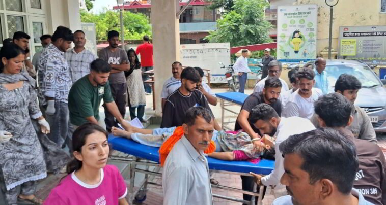 हिमाचल में तेज रफ्तार का कहर: महिला को टक्कर मारने के बाद बाइक सवार युवक-युवती की दर्दनाक मौ*त