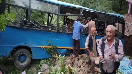Shimla Bus Accident: रामपुर में HRTC बस हादसा, 2 की दर्दनाक मौ+त, कई यात्री घायल