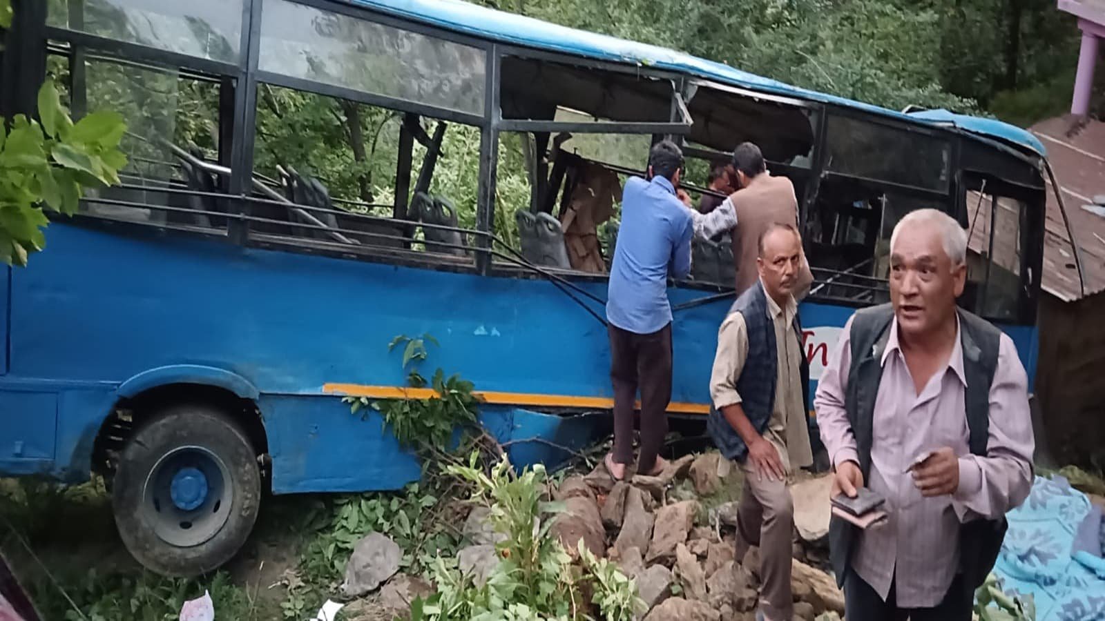 Shimla Bus Accident: रामपुर में HRTC बस हादसा, 2 की दर्दनाक मौ+त, कई यात्री घायल