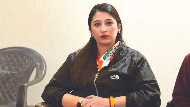 खौफनाक! मंडी में कांग्रेस महिला नेता की 29 वर्षीय बेटी की मौ**त, मां के बाजार जाने के बाद हुआ हादसा…. खौफनाक! मंडी में कांग्रेस महिला नेता की 29 वर्षीय बेटी की मौ**त, मां के बाजार जाने के बाद हुआ हादसा….