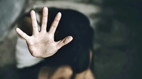 देवभूमि में 7 साल की बच्ची से दु*ष्क*र्म: 15 साल के किशोर पर आरोप, पुलिस ने शुरू की जांच देवभूमि में 7 साल की बच्ची से दु*ष्क*र्म: 15 साल के किशोर पर आरोप, पुलिस ने शुरू की जांच