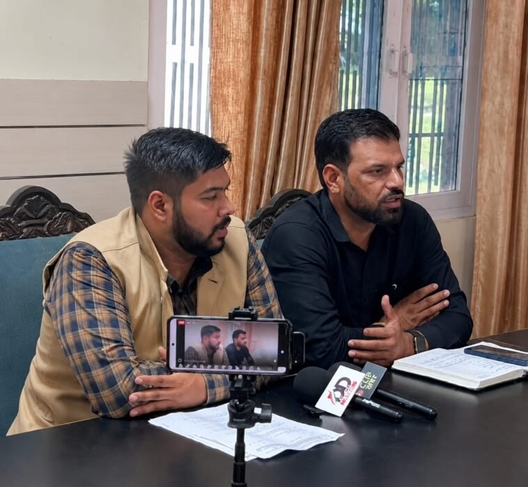 4 साल में भी पांवटा नहीं पहुंचे मुख्यमंत्री! भाजपा युवा मोर्चा ने उठाए बड़े सवाल 4 साल में भी पांवटा नहीं पहुंचे मुख्यमंत्री! भाजपा युवा मोर्चा ने उठाए बड़े सवाल