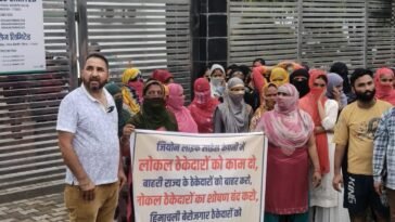 पांवटा साहिब में मजदूरों का फैक्ट्री के बाहर प्रदर्शन, 2 दिन का अल्टीमेटम… नहीं मानी मांगें तो होगा बड़ा आंदोलन