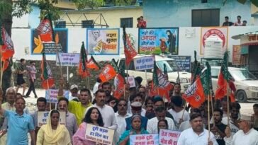 पांवटा साहिब की सड़कों पर BJP का अनोखा प्रदर्शन! गड्ढों में धान लगाकर सरकार को घेरा….
