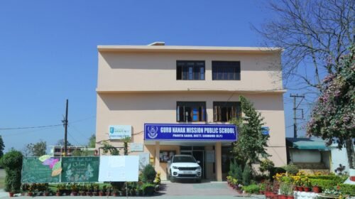 पांवटा साहिब: तिरंगे की शान में गूंजा राष्ट्रभक्ति का संदेश, गुरु नानक मिशन स्कूल ने देशवासियों को दी शुभकामनाएं