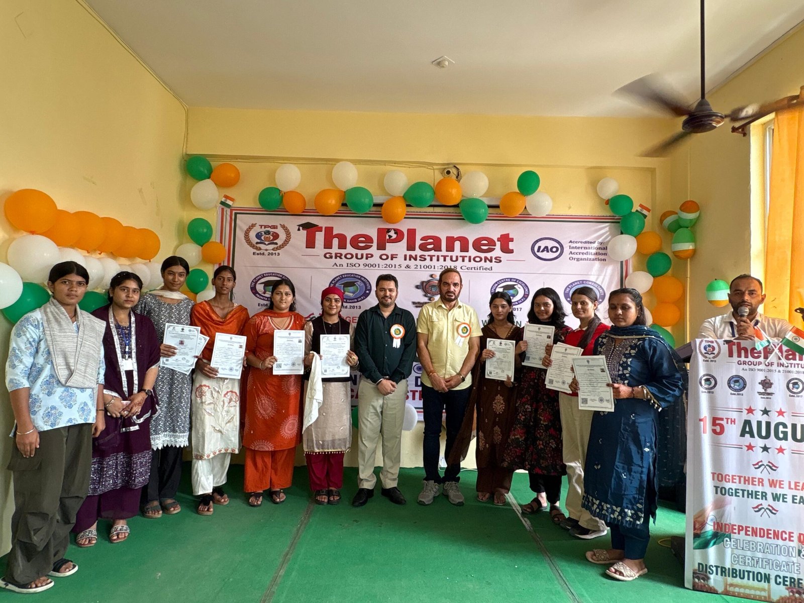 पांवटा साहिब में देशभक्ति के रंग में रंगा द प्लेनेट ग्रुप, विद्यार्थियों को मिले पुरस्कार