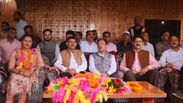 शिलाई के टिटयाना में मंत्री हर्षवर्धन चौहान ने सुनीं समस्याएं, बोले- गांवों तक पहुंचेंगी बेहतर सुविधाएं