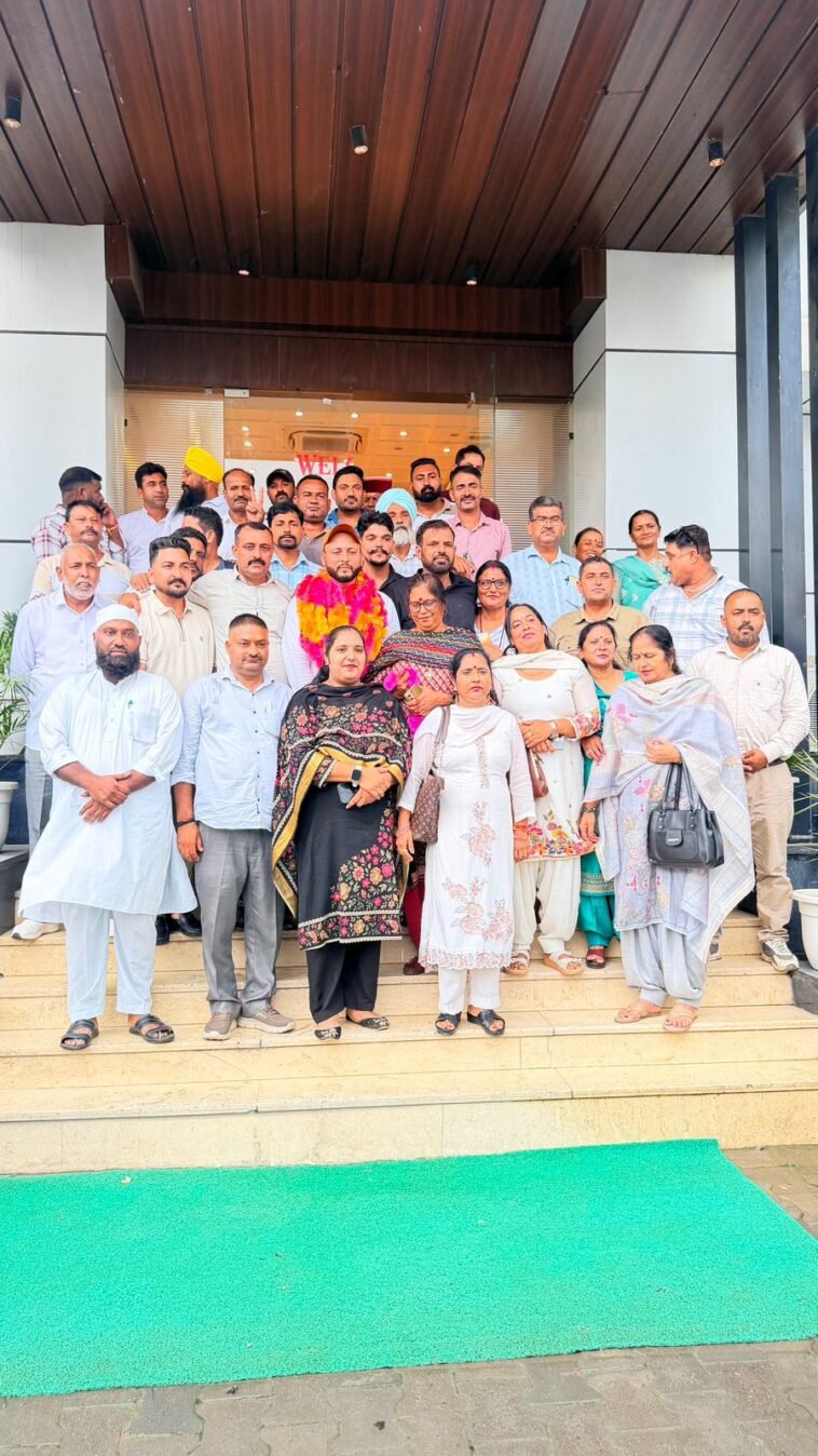 फौजी रणबीर सिंह बने पांवटा साहिब ब्लॉक प्रधान संघ के अध्यक्ष, पंचायतों की आवाज उठाने का लिया संकल्प फौजी रणबीर सिंह बने पांवटा साहिब ब्लॉक प्रधान संघ के अध्यक्ष, पंचायतों की आवाज उठाने का लिया संकल्प