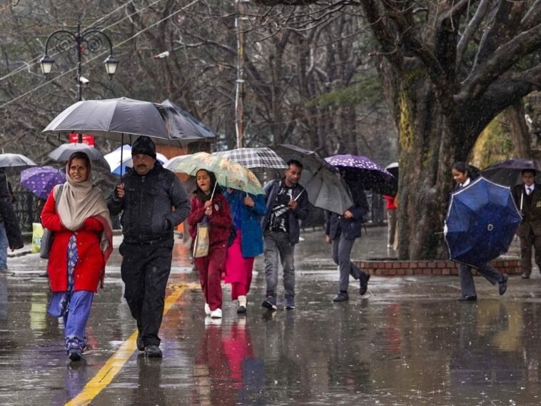 Himachal Weather Alert: हिमाचल के इन जिलों में आज भारी बारिश का खतरा, 12 अगस्त तक मौसम रहेगा खराब Himachal Weather Alert: हिमाचल के इन जिलों में आज भारी बारिश का खतरा, 12 अगस्त तक मौसम रहेगा खराब
