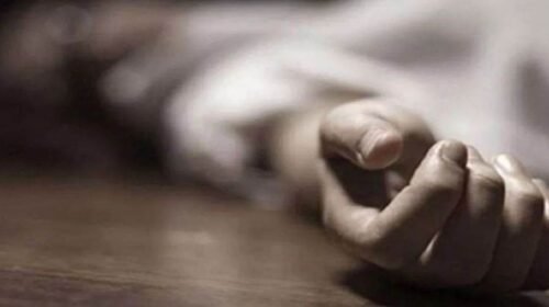 रेस्टोरेंट में काम पर नहीं पहुंचा रसोइया, कमरा खोला तो बिस्तर पर मिला श*व रेस्टोरेंट में काम पर नहीं पहुंचा रसोइया, कमरा खोला तो बिस्तर पर मिला श*व