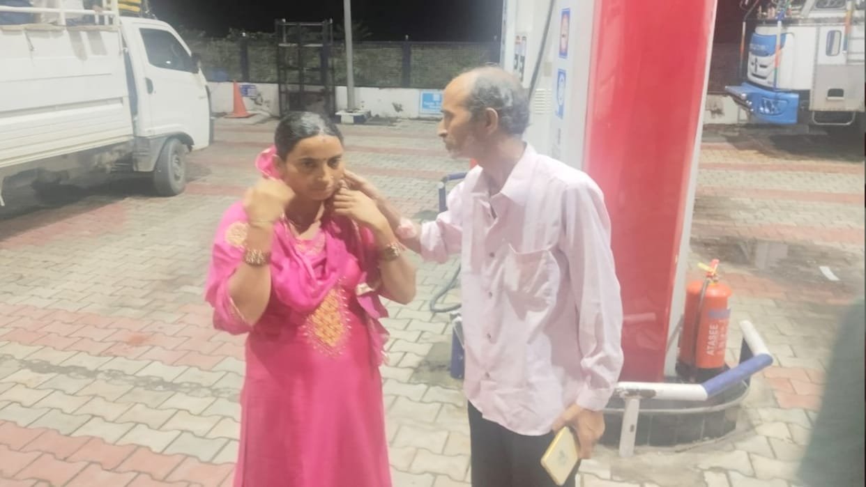 देवभूमि में वारदात: पिस्तौल दिखाकर महिला से लूटीं सोने की बालियां, मदद के बहाने पहुंचा था बाइक सवार
