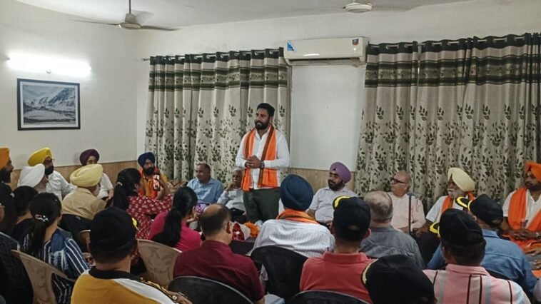 पांवटा साहिब में पूर्व सैनिकों को रक्षा सूत्र बांधकर किया सम्मान, भारत भारती ने दिया एकता का संदेश