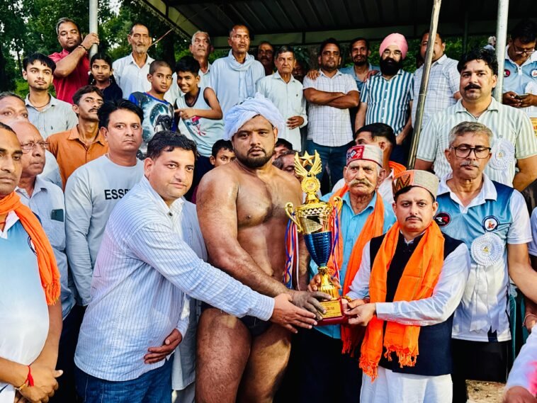 डोरियोंवाला की 132वीं दंगल प्रतियोगिता में दिल्ली के रोहित पहलवान ने मारी बाजी, पवन चौधरी ने दिए 51 हजार