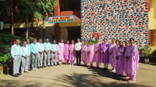 पांवटा साहिब के पीएम श्री स्कूल में शिक्षकों की नई वर्दी ने खींचा ध्यान, अनुशासन और एकरूपता का दिया संदेश पांवटा साहिब के पीएम श्री स्कूल में शिक्षकों की नई वर्दी ने खींचा ध्यान, अनुशासन और एकरूपता का दिया संदेश
