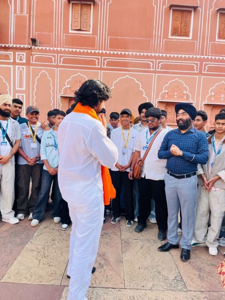जयपुर में महाराजा पदमनाभ सिंह से मिले GNMPS के छात्र, शाही मुलाकात ने बनाया राजस्थान दौरा यादगार जयपुर में महाराजा पदमनाभ सिंह से मिले GNMPS के छात्र, शाही मुलाकात ने बनाया राजस्थान दौरा यादगार