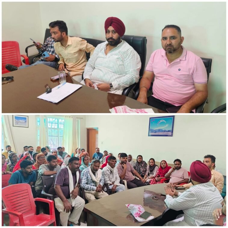 पांवटा साहिब में सफाई कर्मचारियों की हड़ताल पर बड़ा अपडेट, अवनित सिंह लांबा की मध्यस्थता से अधिकारियों संग वार्ता शुरू पांवटा साहिब में सफाई कर्मचारियों की हड़ताल पर बड़ा अपडेट, अवनित सिंह लांबा की मध्यस्थता से अधिकारियों संग वार्ता शुरू