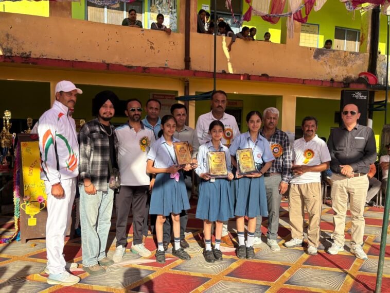 पांवटा साहिब: द रोज़ ऑर्किड वर्ल्ड स्कूल की 3 छात्राओं ने शास्त्रीय गायन में जीता जिला स्तर पर पहला स्थान, राज्य प्रतियोगिता के लिए चयन पांवटा साहिब: द रोज़ ऑर्किड वर्ल्ड स्कूल की 3 छात्राओं ने शास्त्रीय गायन में जीता जिला स्तर पर पहला स्थान, राज्य प्रतियोगिता के लिए चयन