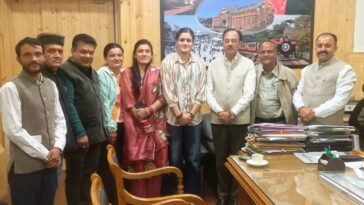 शिलाई: ठाकुर हर्षवर्धन चौहान से मिलीं कबड्डी खिलाड़ी साक्षी शर्मा, मंत्री ने हरसंभव मदद का दिया भरोसा