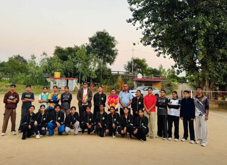 पांवटा साहिब: कोटड़ी व्यास के खिलाड़ियों में भरा जोश! पवन चौधरी ने राष्ट्रीय रग्बी प्रतियोगिता के लिए दी शुभकामनाएं पांवटा साहिब: कोटड़ी व्यास के खिलाड़ियों में भरा जोश! पवन चौधरी ने राष्ट्रीय रग्बी प्रतियोगिता के लिए दी शुभकामनाएं