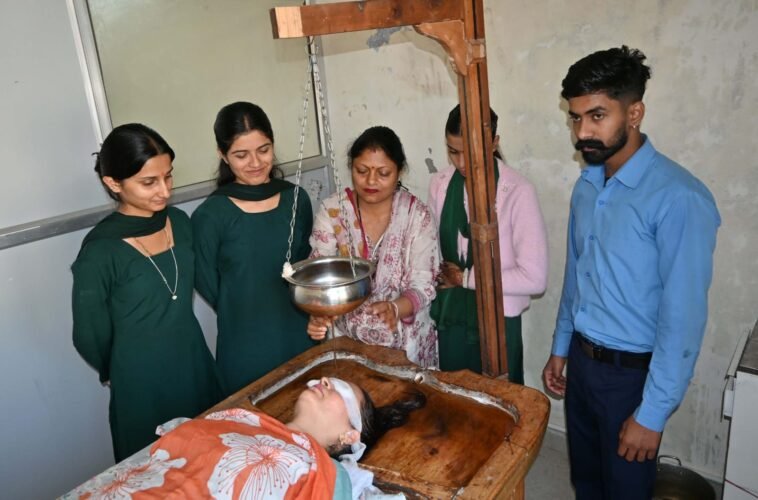 सिरमौर में आयुष सेवाओं का विस्तार, पंचकर्म टेक्नीशियन प्रशिक्षण से युवाओं को मिल रहे रोजगार के अवसर