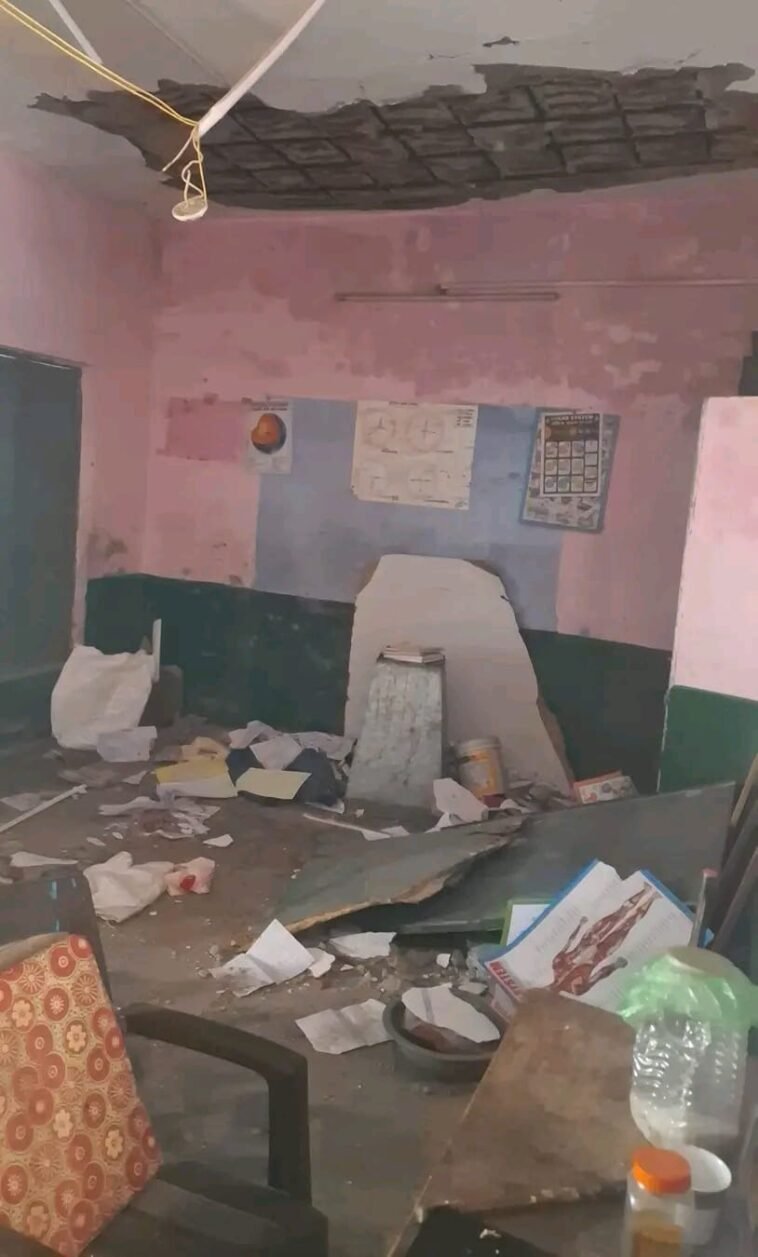 पांवटा साहिब के हिरपुर स्कूल की छत गिरी, बड़ा हादसा टला: जर्जर भवन में पढ़ने को मजबूर विद्यार्थी…