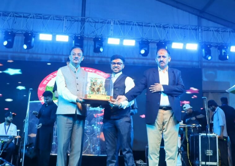 पांवटा साहिब में यमुना शरद महोत्सव की तीसरी सांस्कृतिक संध्या का आगाज, मंत्री हर्षवर्धन चौहान ने किया शुभारंभ पांवटा साहिब में यमुना शरद महोत्सव की तीसरी सांस्कृतिक संध्या का आगाज, मंत्री हर्षवर्धन चौहान ने किया शुभारंभ