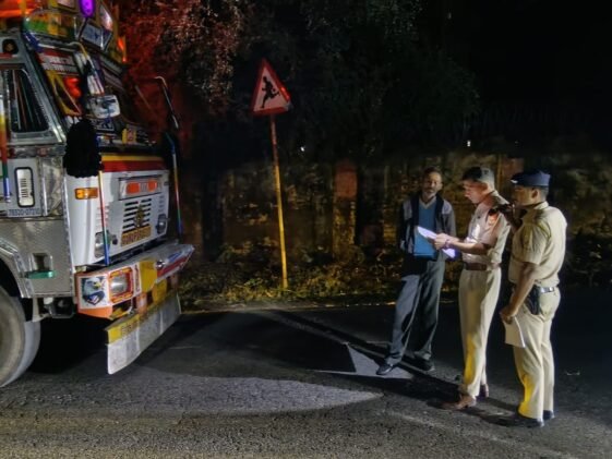 Sirmour News: नाहन में भारी वाहनों पर सख्ती: डीएसपी शक्ति सिंह ने देर रात खुद संभाला मोर्चा, नियम तोड़ने वालों पर रहेगी नजर