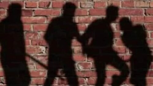 रामपुरघाट में मकान निर्माण को लेकर विवाद, दो मजदूरों से डंडों और मुक्कों से मारपीट: पुलिस ने दर्ज किया मामला रामपुरघाट में मकान निर्माण को लेकर विवाद, दो मजदूरों से डंडों और मुक्कों से मारपीट: पुलिस ने दर्ज किया मामला