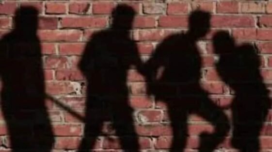 रामपुरघाट में मकान निर्माण को लेकर विवाद, दो मजदूरों से डंडों और मुक्कों से मारपीट: पुलिस ने दर्ज किया मामला